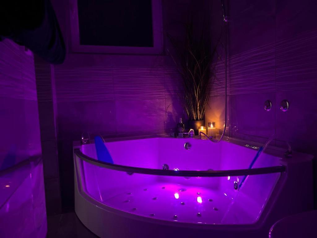 Luxrooms - Hotel Type With Private Jacuzzi Bjelovar Exterior photo