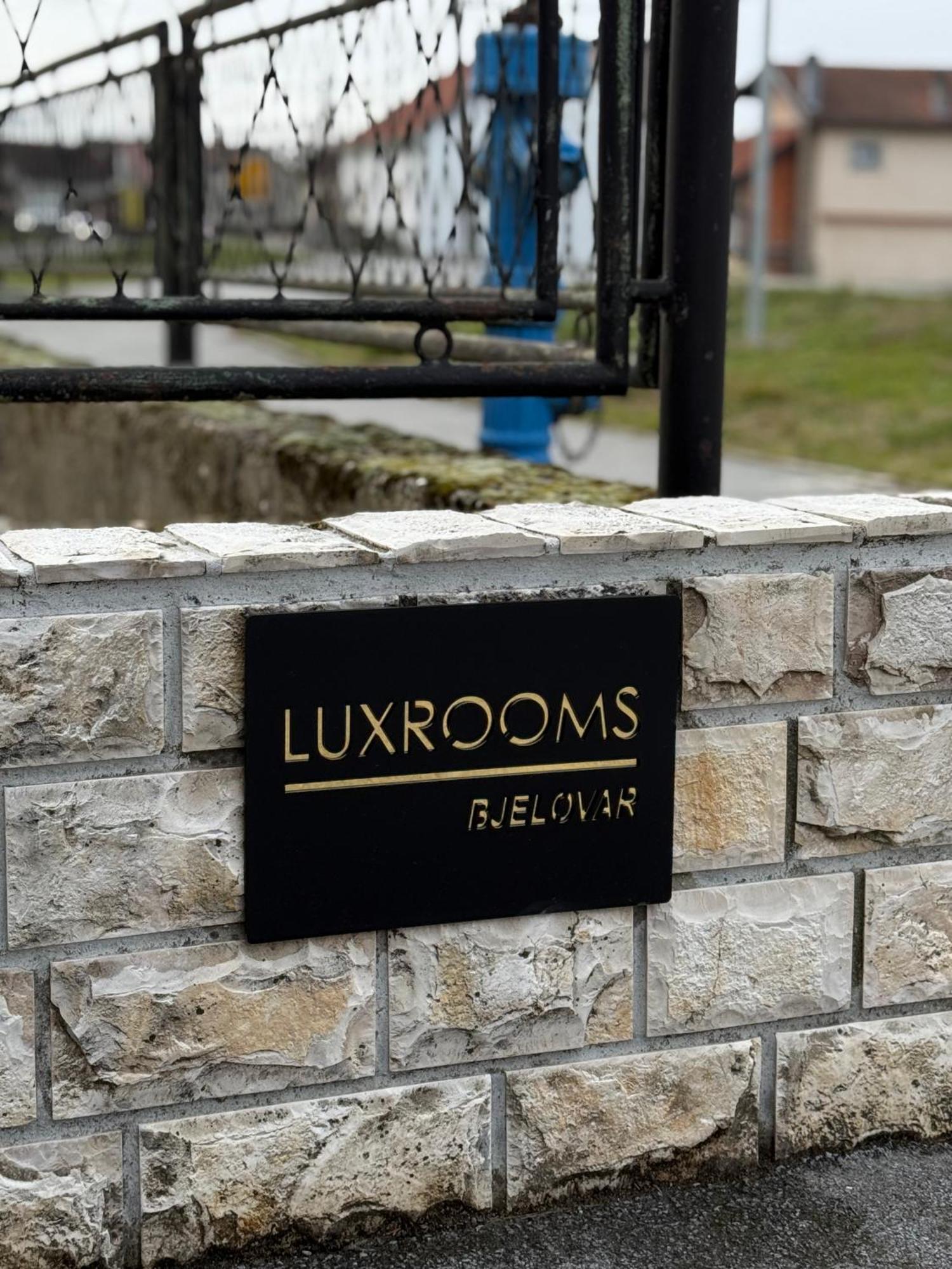 Luxrooms - Hotel Type With Private Jacuzzi Bjelovar Exterior photo
