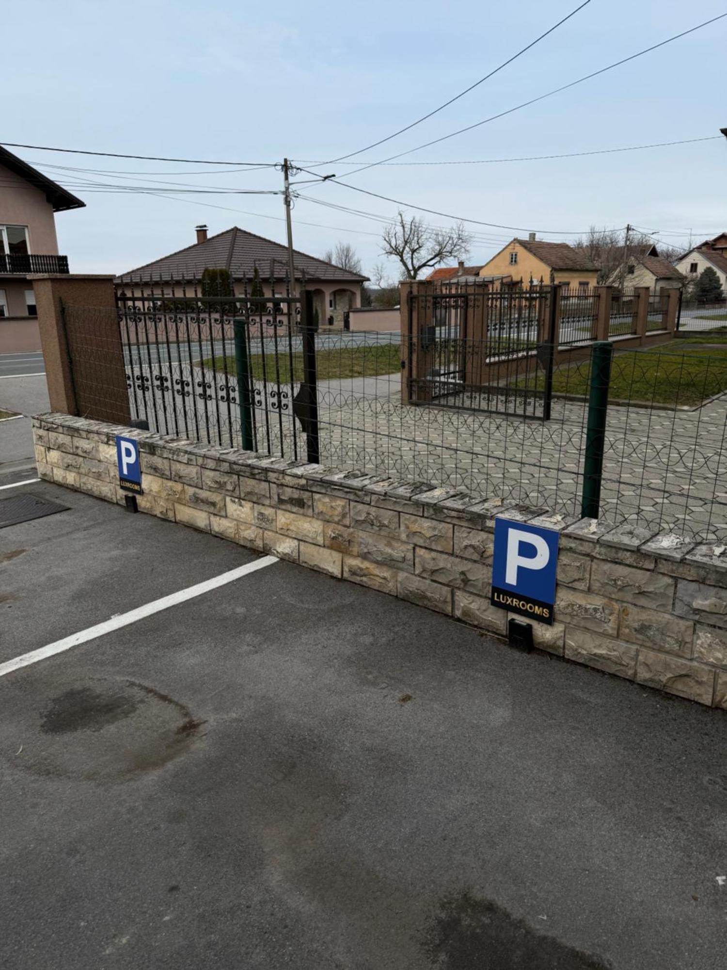 Luxrooms - Hotel Type With Private Jacuzzi Bjelovar Exterior photo