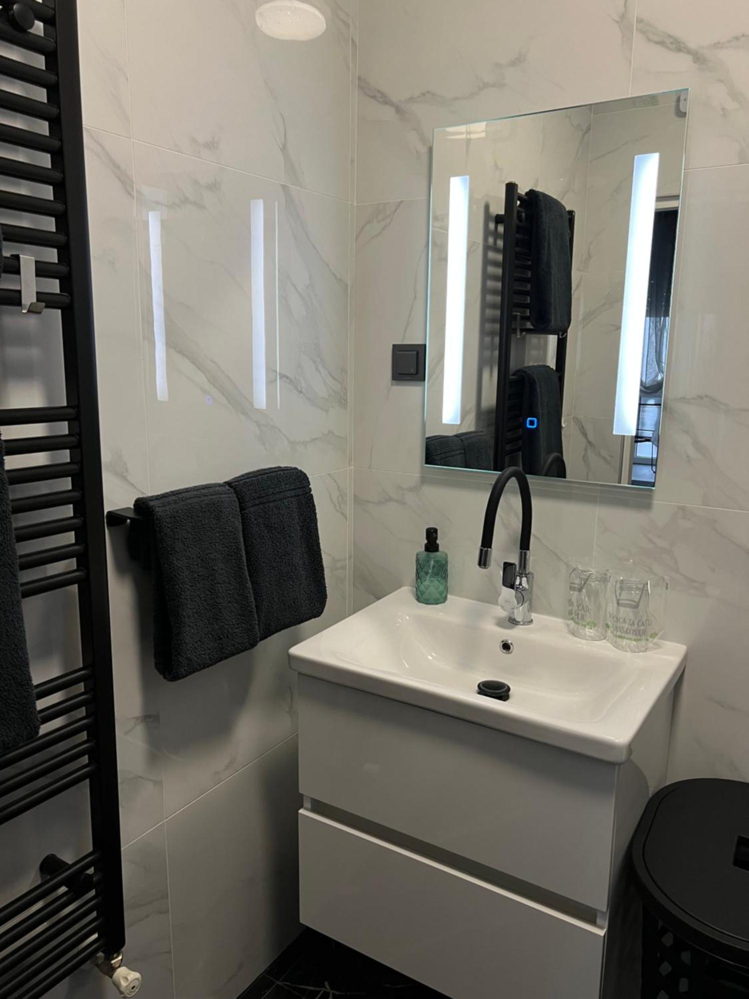 Luxrooms - Hotel Type With Private Jacuzzi Bjelovar Exterior photo