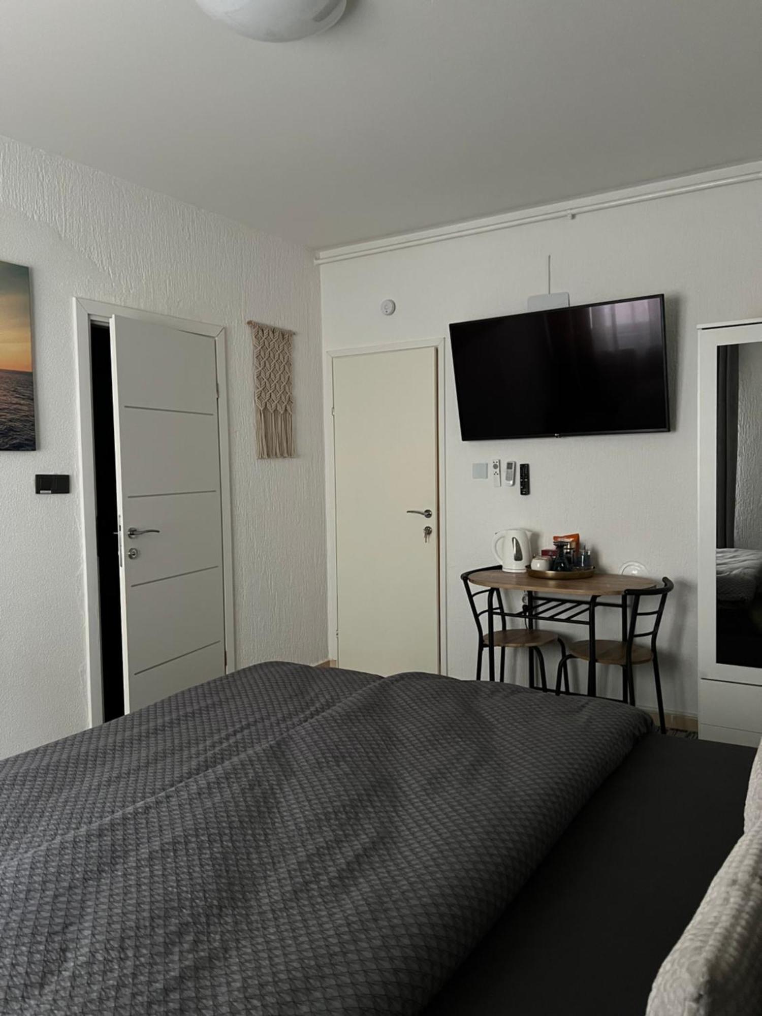 Luxrooms - Hotel Type With Private Jacuzzi Bjelovar Exterior photo