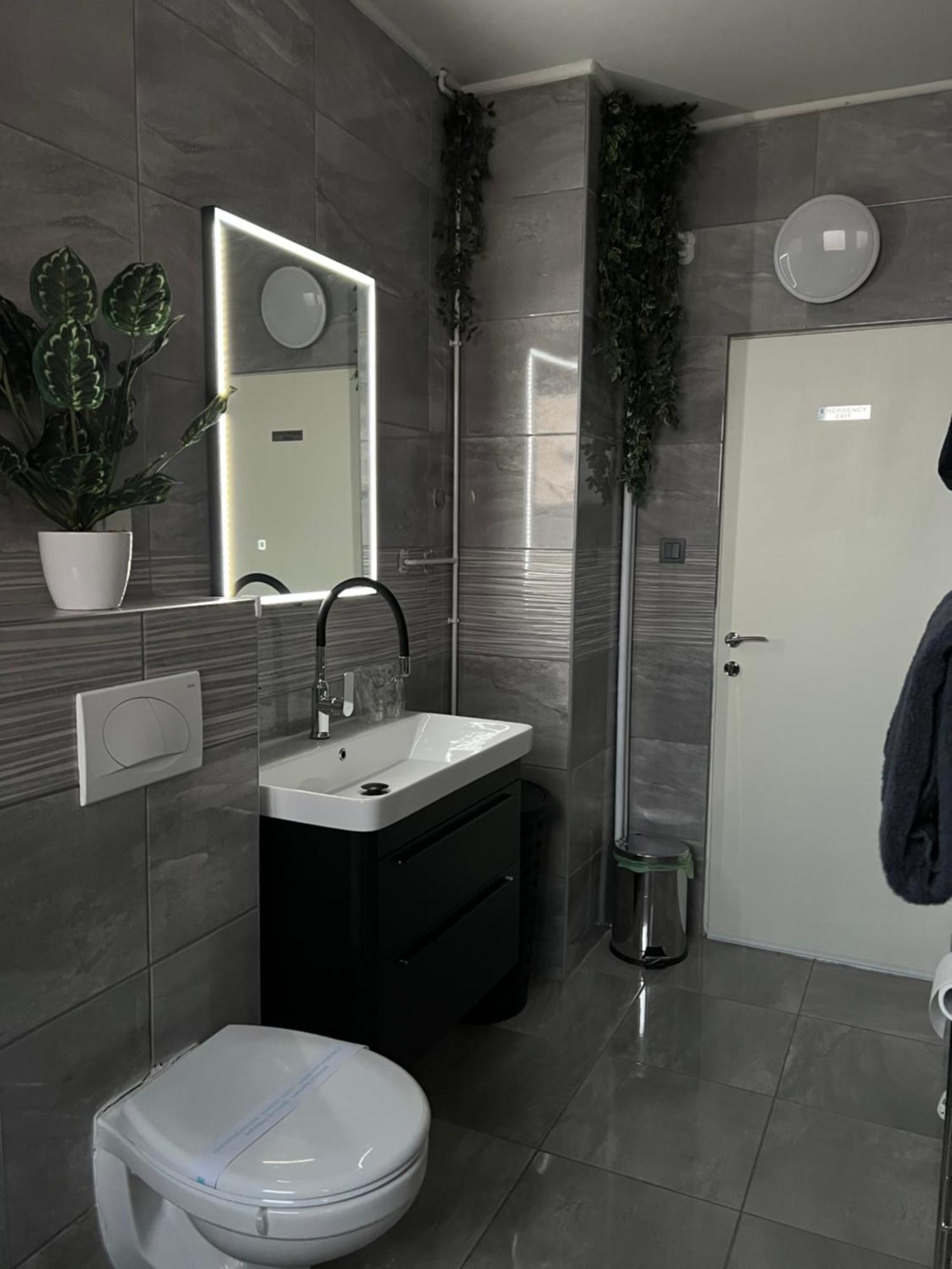 Luxrooms - Hotel Type With Private Jacuzzi Bjelovar Exterior photo